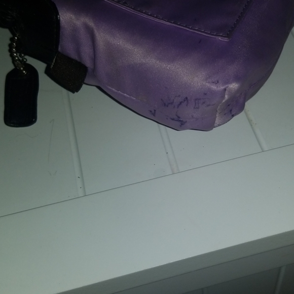 COACH Black Signature Turnlock Wristlet - Picture 4 of 6